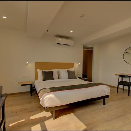 ואדודרה Shagun Hotel מראה חיצוני תמונה