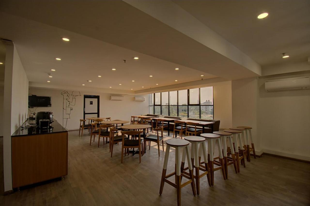 ואדודרה Shagun Hotel מראה חיצוני תמונה