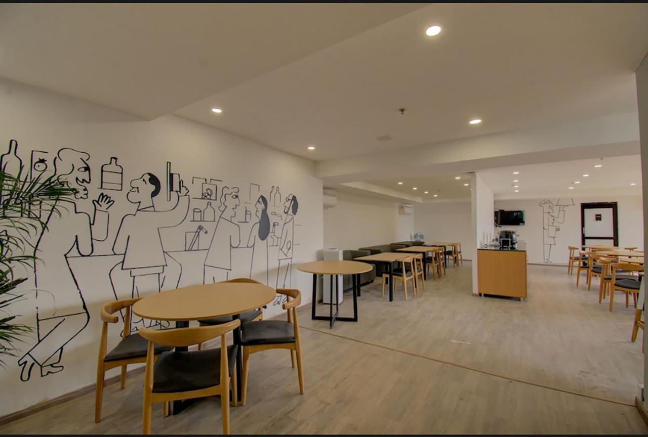 ואדודרה Shagun Hotel מראה חיצוני תמונה