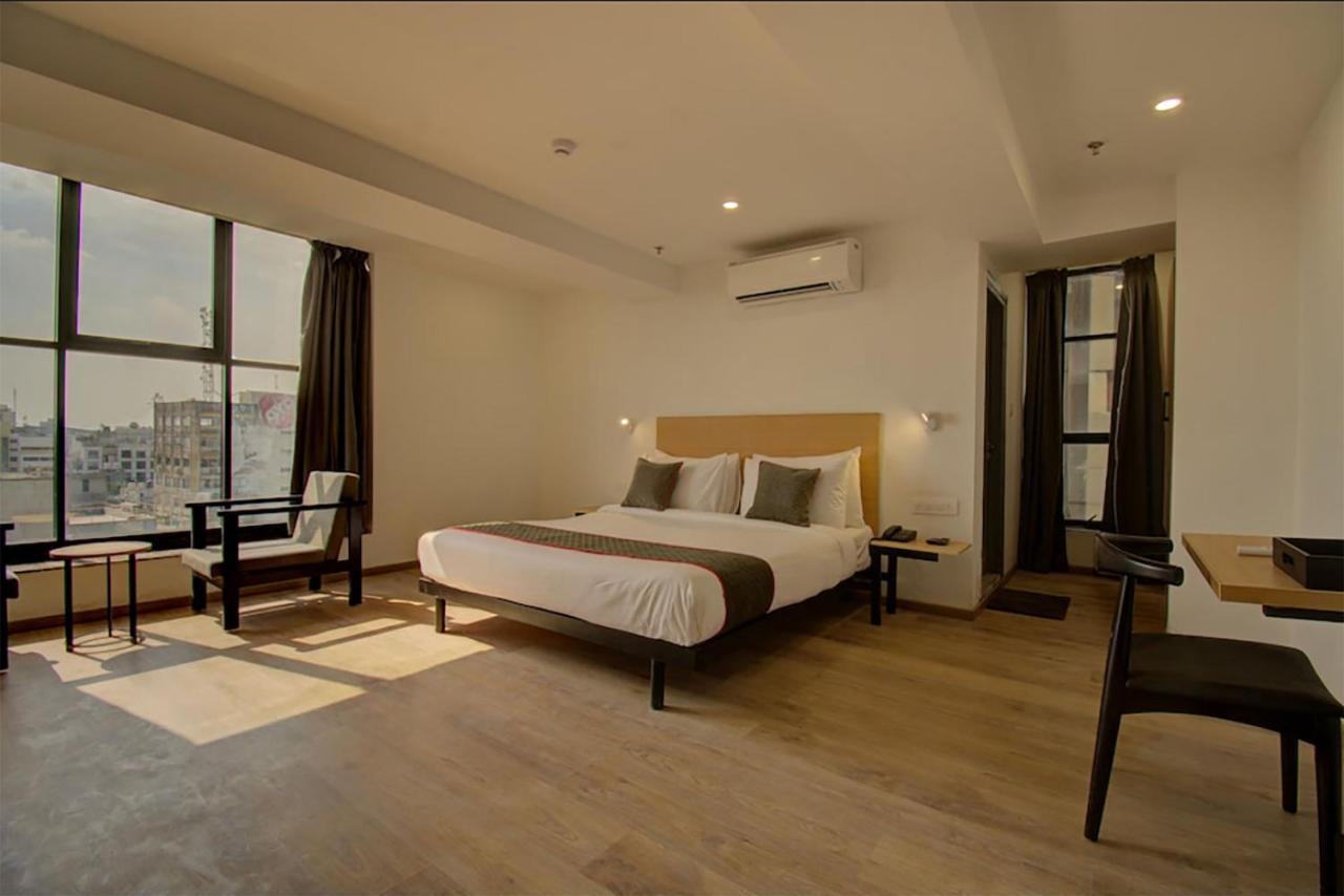 ואדודרה Shagun Hotel מראה חיצוני תמונה
